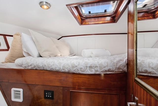 Charming Boat In Barcelona - Perfect Getaway Hotel Sant Adria de Besos Exterior photo